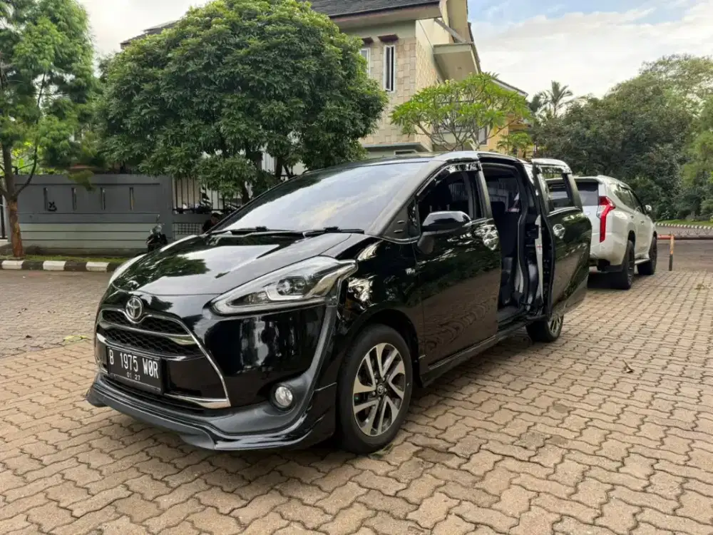 Cash Toyota Sienta Q Matic 2016