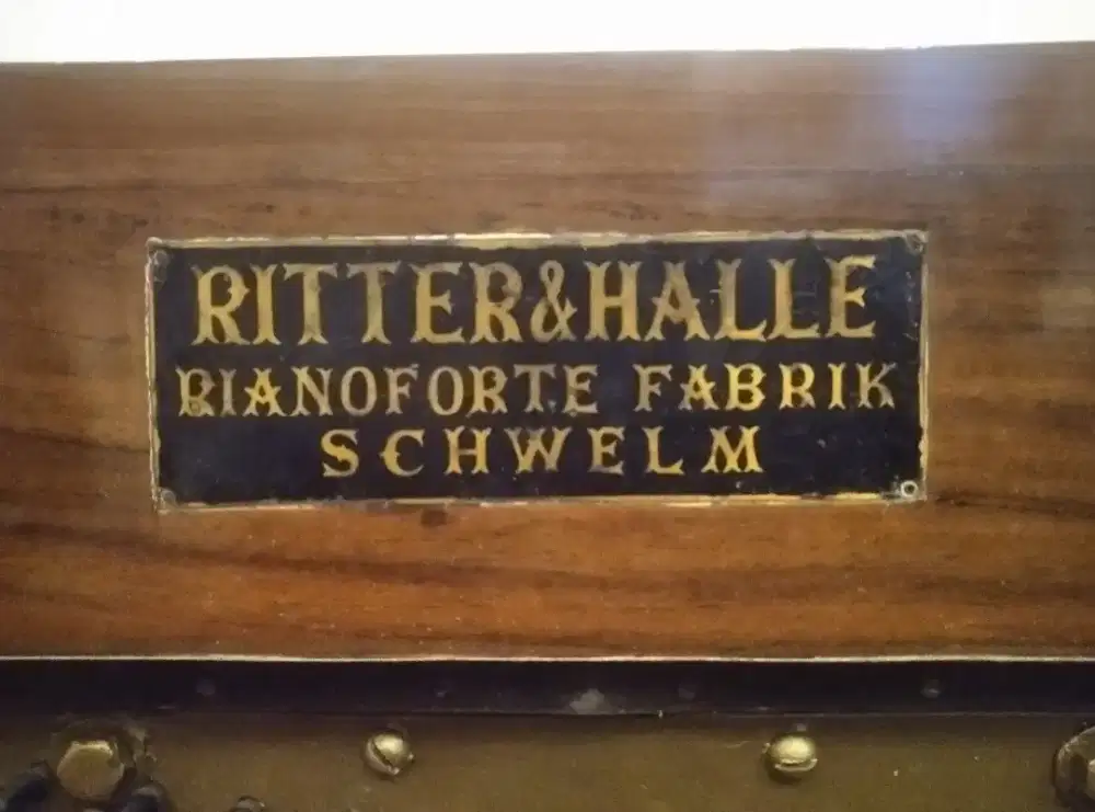 Piano Klasik Ritter & Halle