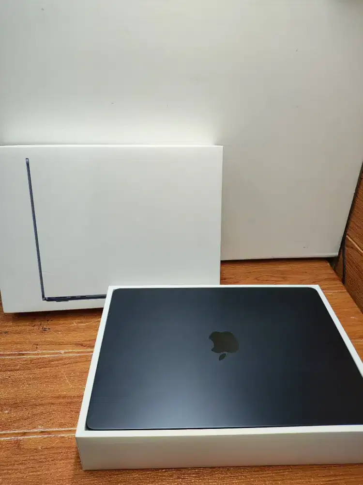 Apple MacBook Air M4 13 inch 16/256GB BNOB iBox Super Like New