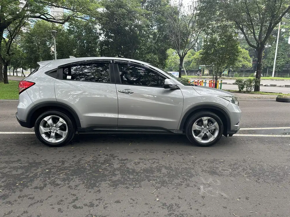 (Dp 3 jt) Honda HRV E matic 2017 kondisi mesin body istimewa