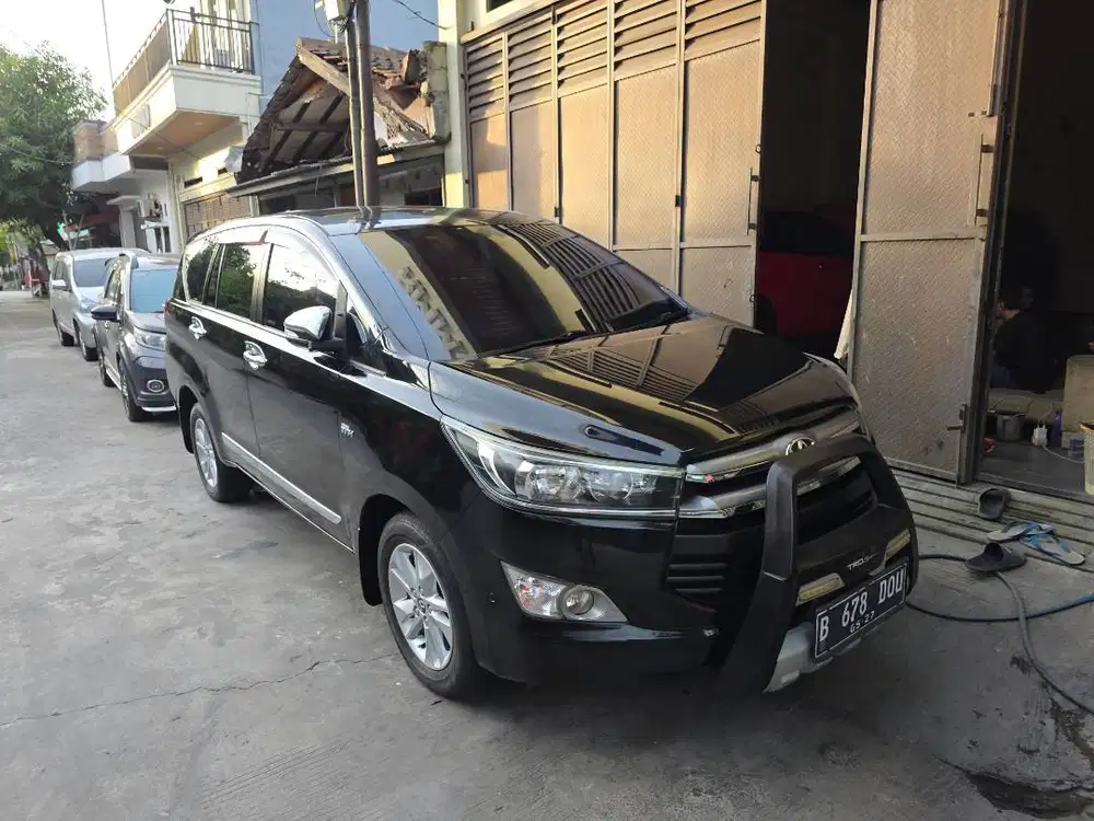Toyota Kijang Innova Inova Reborn V Matic AT Tahun 2017 Hitam , 2016