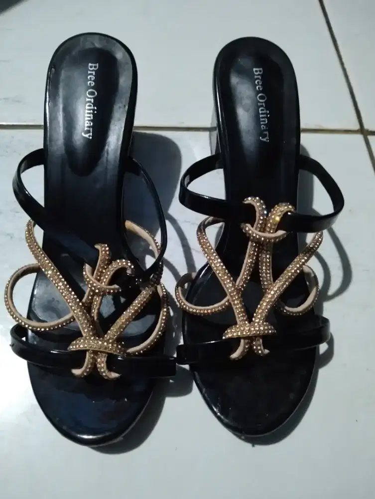 Sendal hak 7centi warna hitam 38