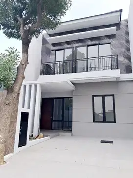 Dijual rumah baru gress pakuwon city taman mutiara