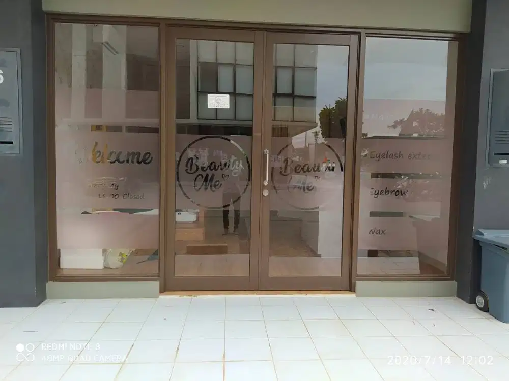 JASA PASANG STIKER SANDBLAST DAN KACA FILM