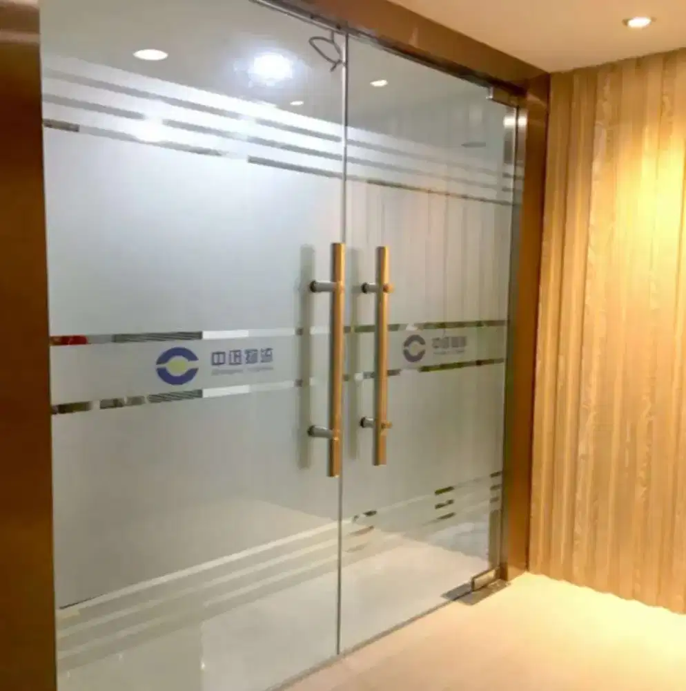 Pasang cutting sticker kaca sunblast