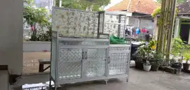 Lemari kaca almini