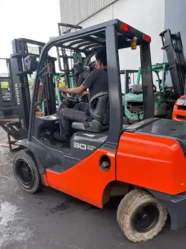 Forklift Diesel Solar Toyota Jepang 3 Ton Second / Bekas