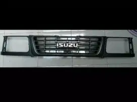 Grill ori Isuzu Panther 1997 mulus utuh, Godean