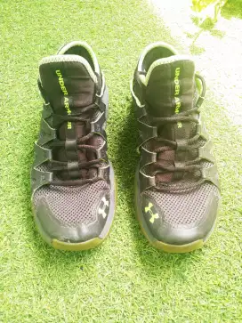 Sepatu Under Armour