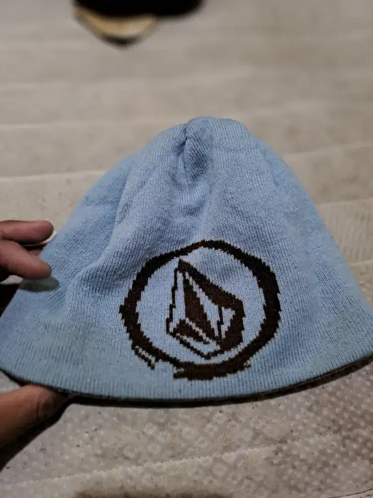 Kupluk bolak balik volcom original jual murah cepat Bu banget hari ini