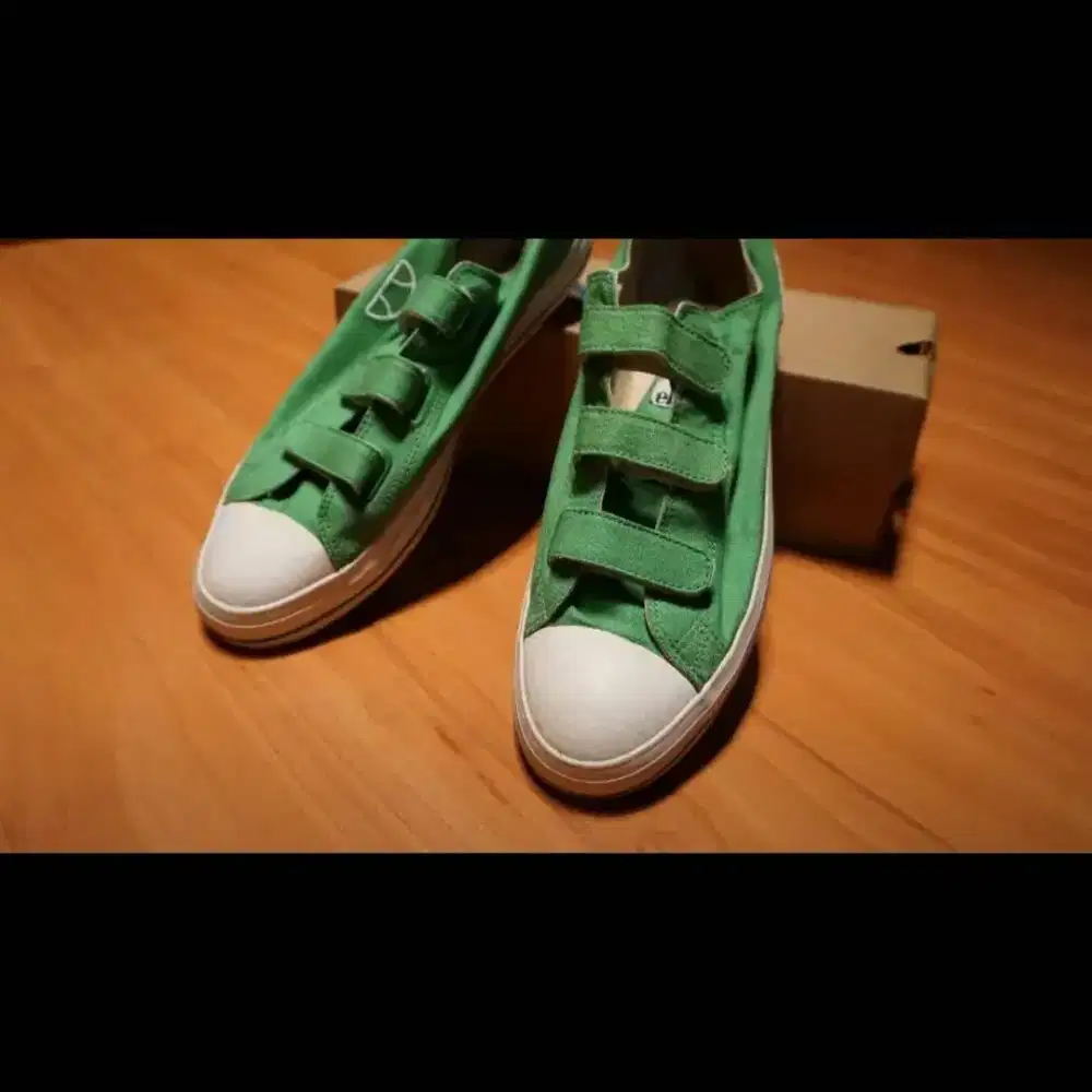 Sepatu ELLESSE Limited Edition. Green with maps on sol. 43 / 44