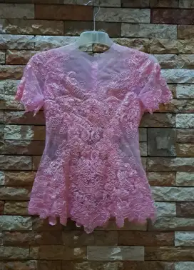 Kebaya modern karya Mega