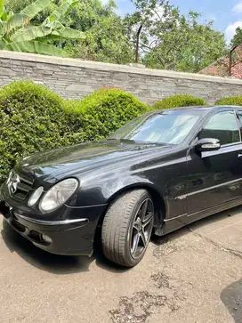 Mercedes-Benz E240 2004 Bensin