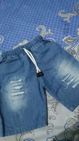 CELANA JEANS ANAK RIPPED BLUE PENDEK