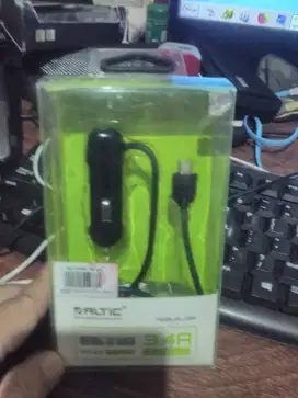 Universal Car Charger. ALTIC. Output 3.4. A