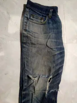 Celana jeans model sobek 2