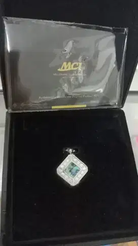 Kalung liontin biru pendan