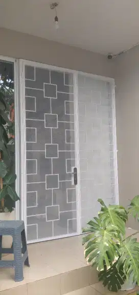 Pintu kawat nyamuk