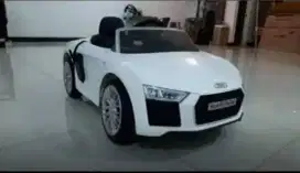 MOBIL AKI TIPE AUDI R8