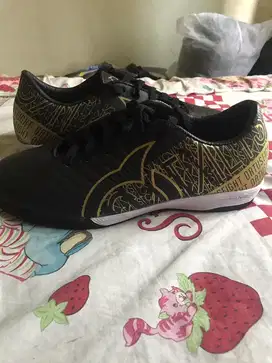 Sepatu futsal ortuseight ukuran 40