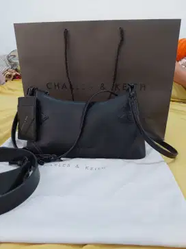 DIJUAL TAS CHARLES & KEITH ORIGINAL