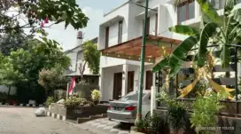 Rumah Megah di Grand Prima Bintara