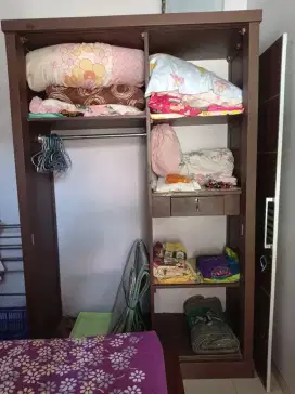 lemari pakaian kondisi apa adanya