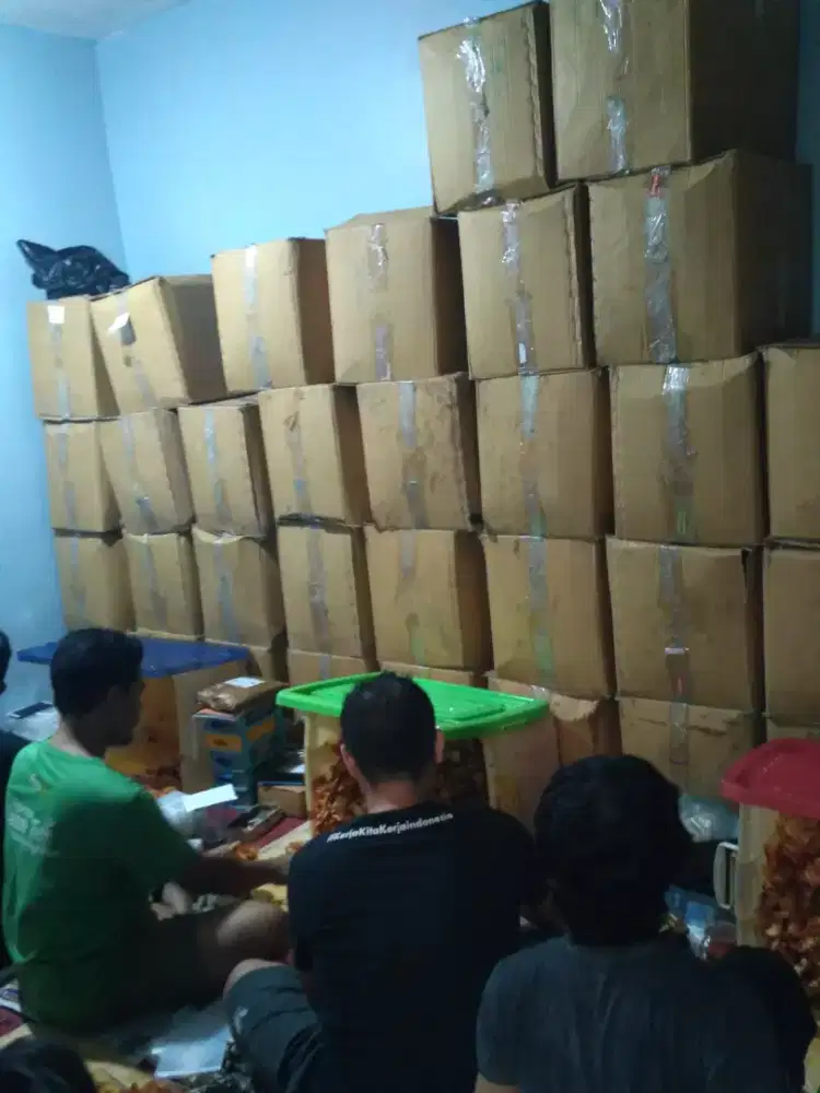 Agen keripik singkong balado.