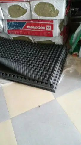 Peredam suara ruangan bergema busa piramid