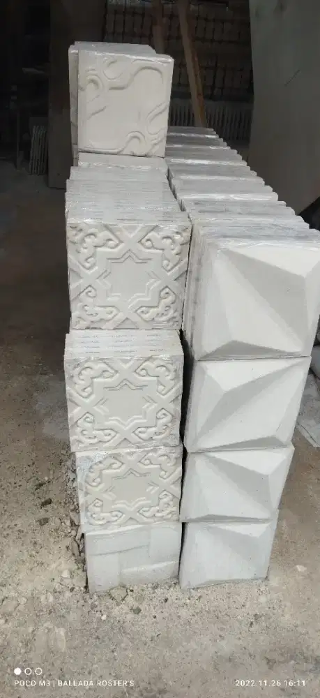 Ornamen beton putih
