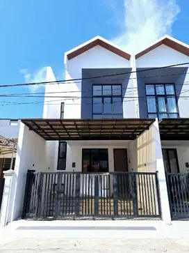 Rumah baru gress??Rungkut Mapan barat
