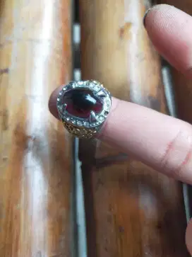 Cincin kuno batunya apa adanya
