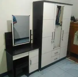 Lemari Pakaian dan Meja Rias (Glossy)