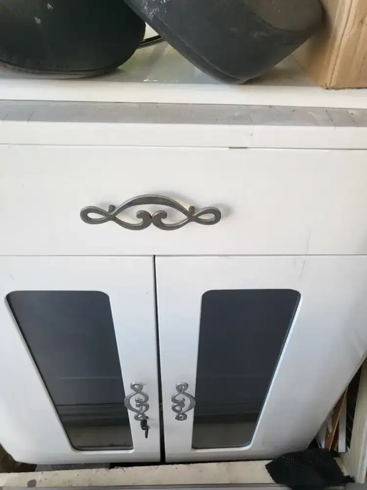 Dijual lemari hias cantik