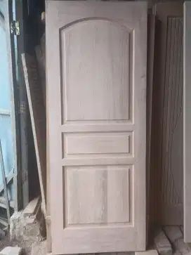Daun pintu meranti batu