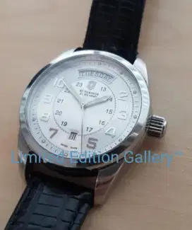 Like New Victorinox Swiss Army VSA Ambassador 25149