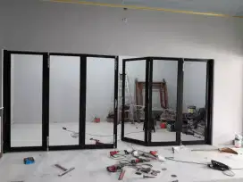 Pintu alumunium kaca