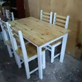 Meja makan dan kursi sender