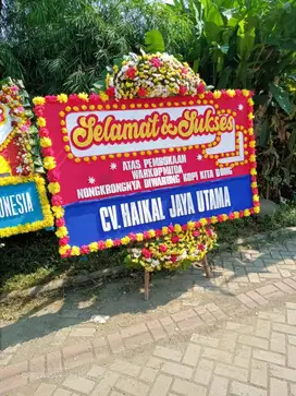 Hadiahkan Karangan Bunga Papan Terbaik untuk Orang Tersayangmu