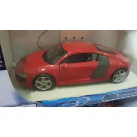 Audi R8 by Maisto skala 1/24 warna merah