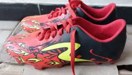 SEPATU SEPAKBOLA SPECS