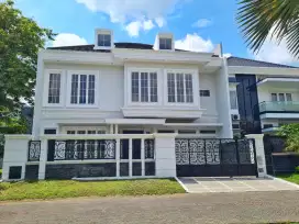 Rumah Mewah 2 Lantai Kawasan Elite Boulevard Araya Golf