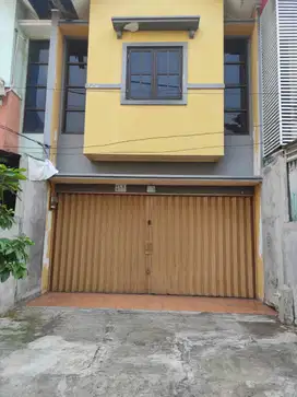 Dijual Ruko di jalan pejuang Harapan Indah Bekasi Jawa Barat.