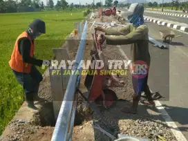 Guardrail pagar jalan