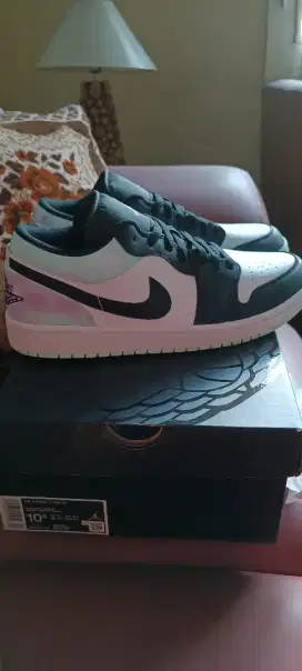 AJ 1 LOW SE size 44.5 BNIB