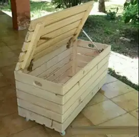 Peti kayu serba guna