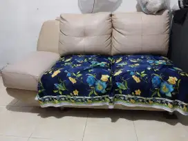 Sofa bermerk busa tebal