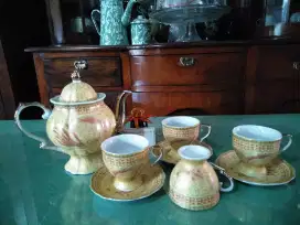 4 Cangkir 3 Lepek 1 Teko Antik Lawas