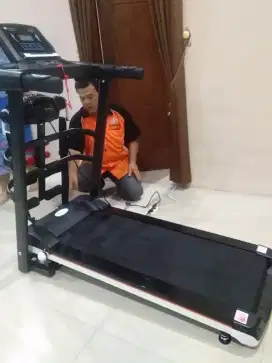 TREADMILLM ELEKTRIK  EMPAT FUNGSI TL 607