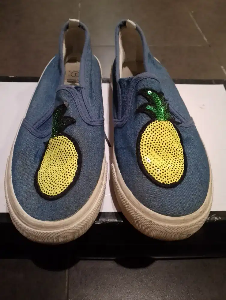 Sepatu cottonOn slip on kids